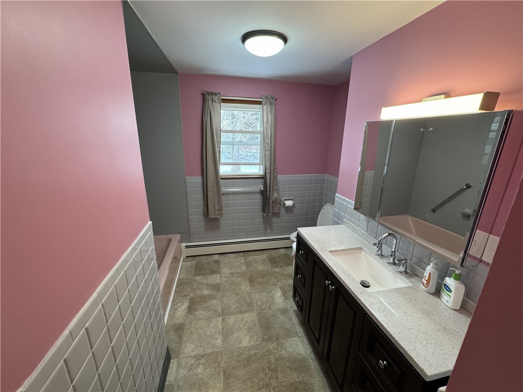 22 Overhill Road Warren, RI 02885 - Photo 10 of 17