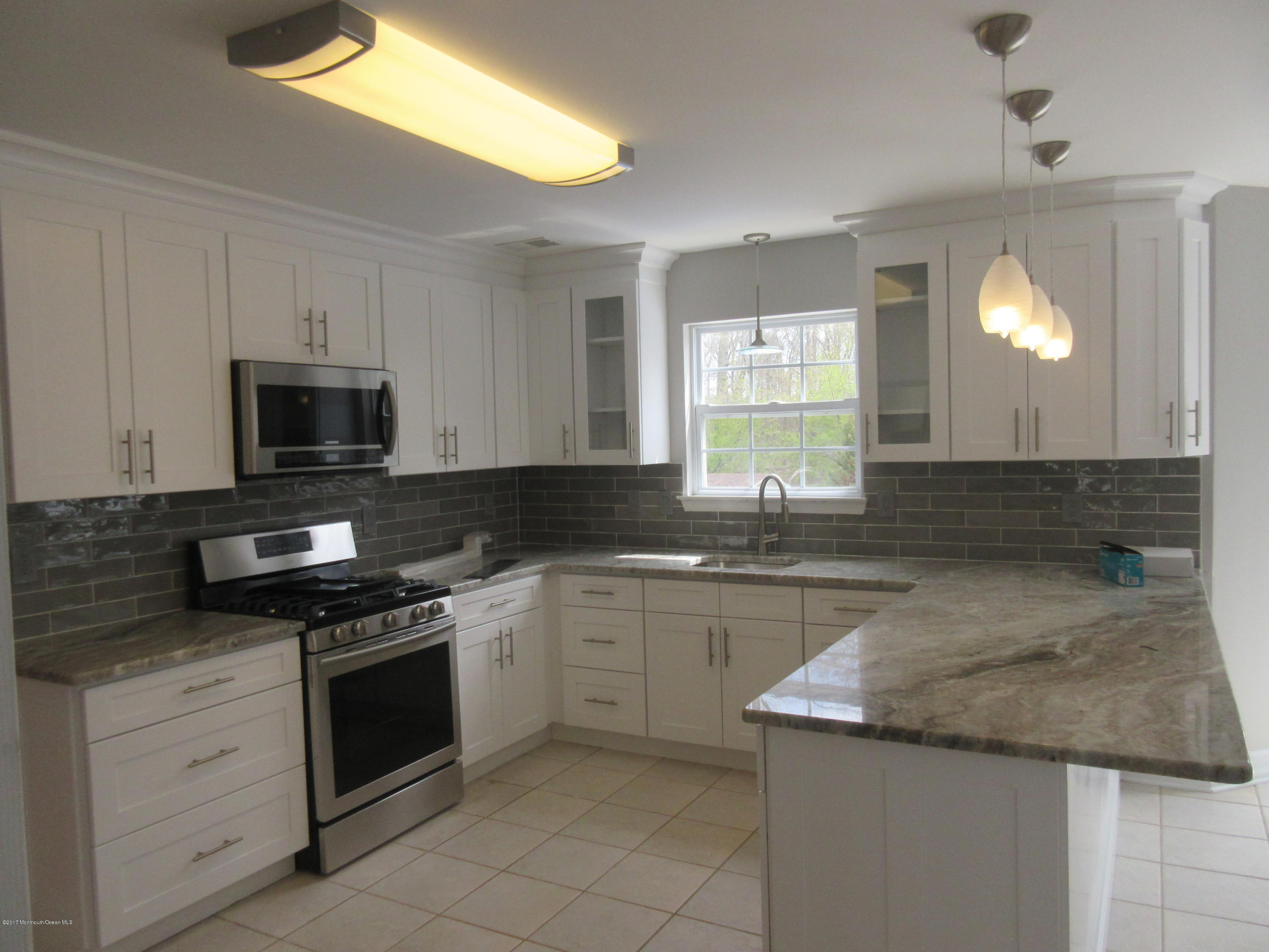 77 West Shenendoah Road Howell, NJ 07731 - Photo 4 of 35 IMG_1095