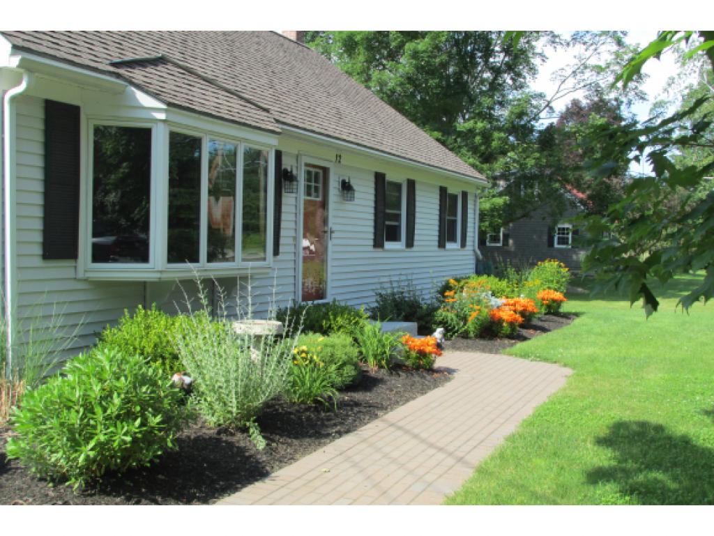 12 Grant Road Newmarket, NH 03857 - Photo 2 of 34 Gallery Image 2
