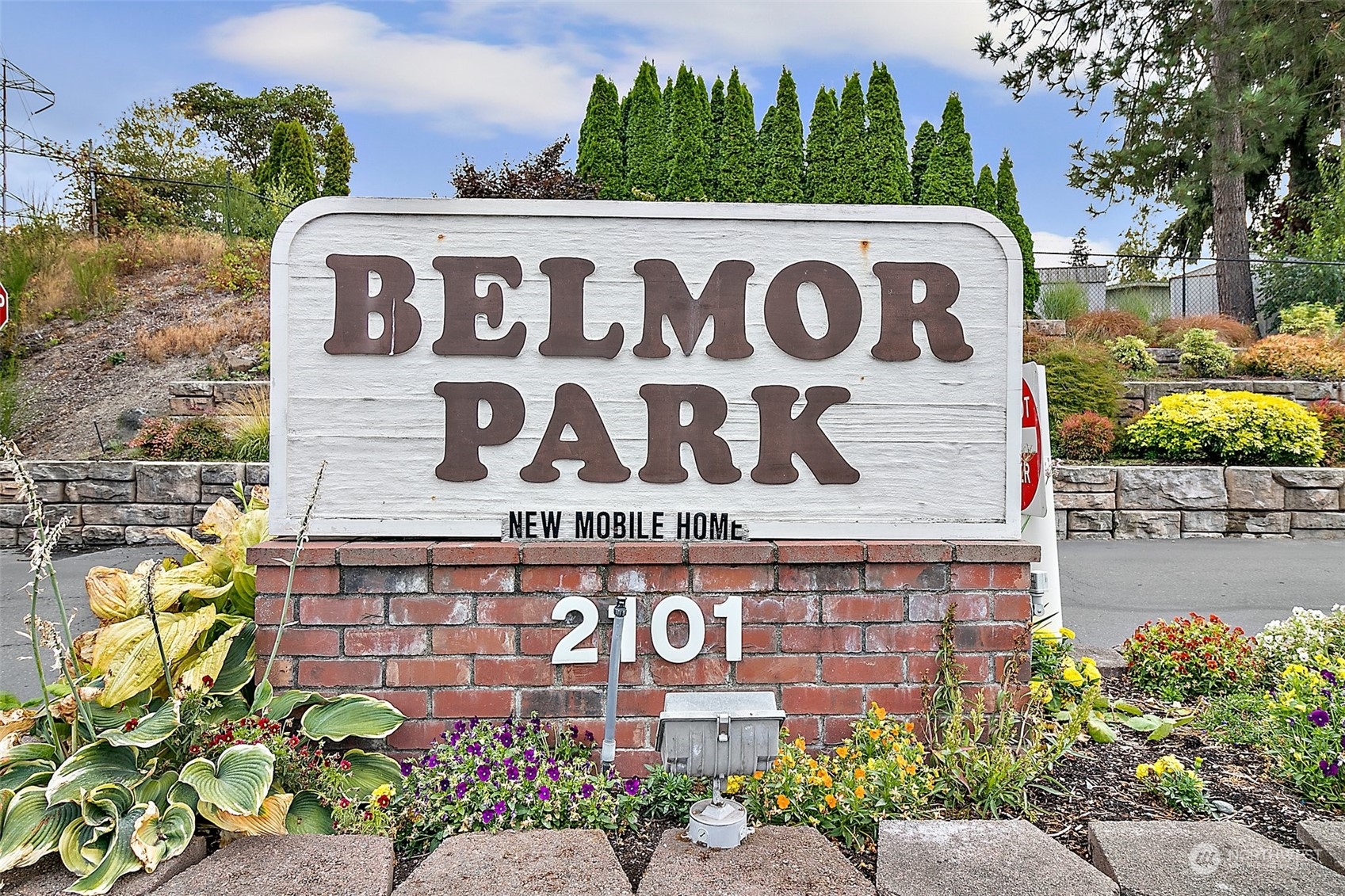 2101 South 324th Street, Unit 32 Federal Way, WA 98003 - Photo 30 of 30 a street sign that is on the wall