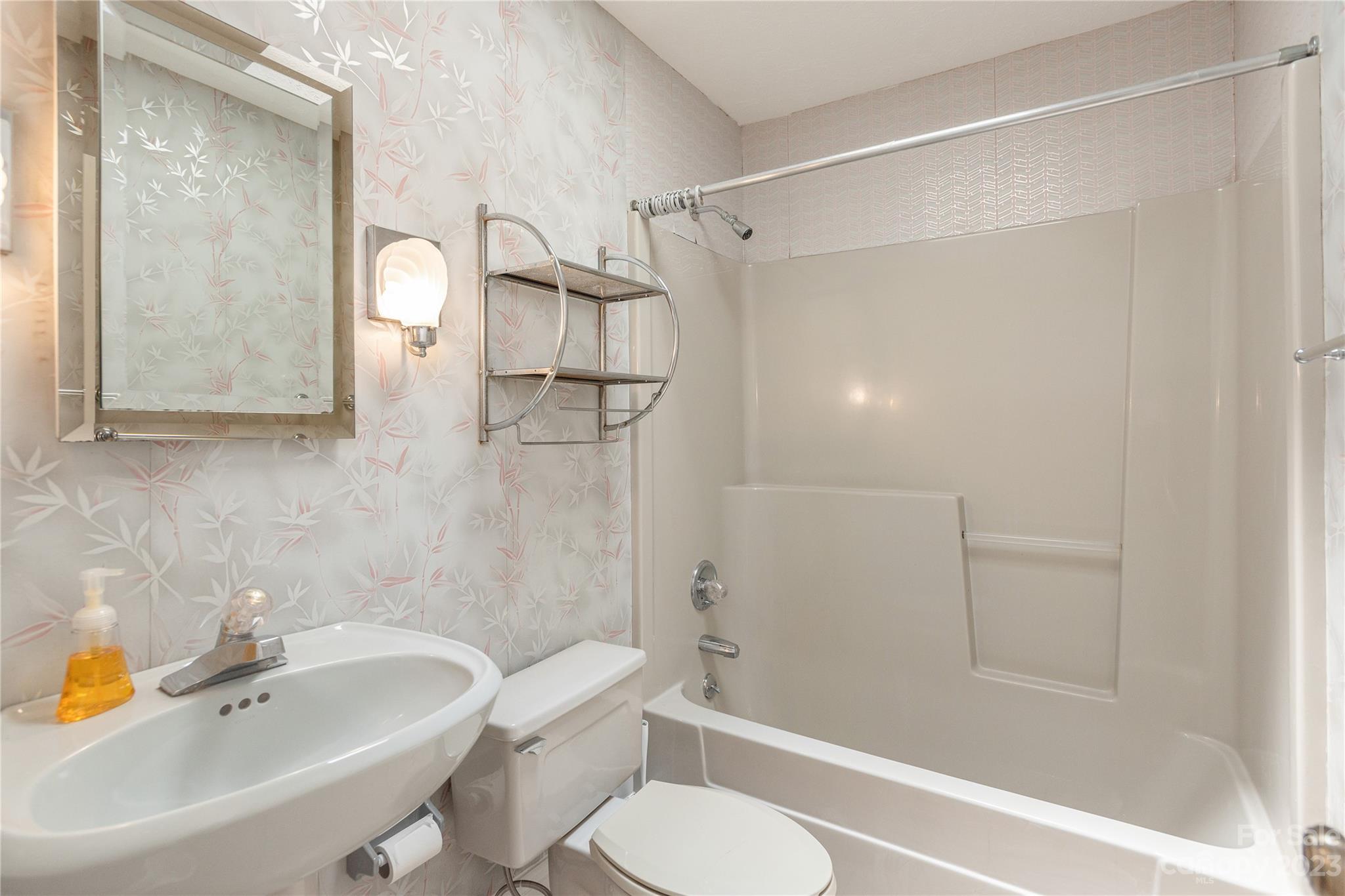 6140 Brevard Road Etowah, NC 28739 - Photo 21 of 29 Gallery Image 21