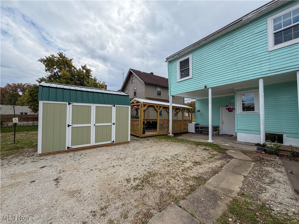 2405 Youngstown Road Southeast Warren, OH 44484 - Photo 4 of 41