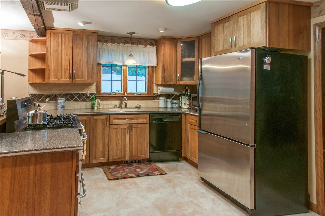 12 Amble Road Nashua, NH 03062 - Photo 5 of 21