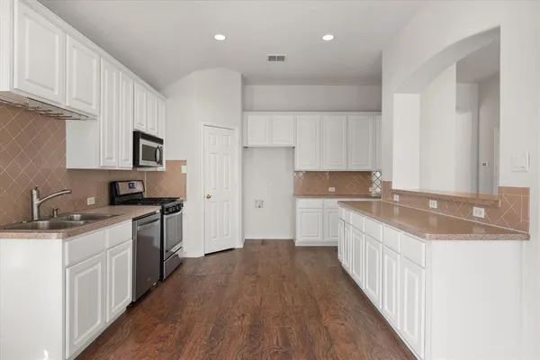 $2,600 | 6705 Terrace Glen Drive, Arlington, TX 76002