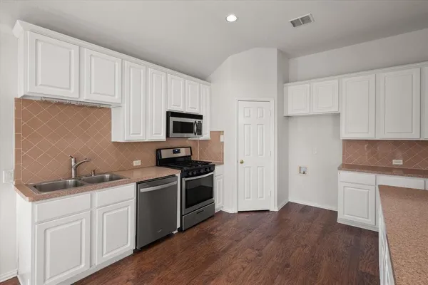 $2,600 | 6705 Terrace Glen Drive, Arlington, TX 76002