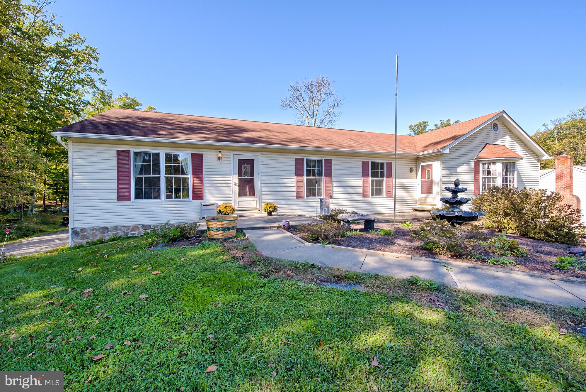7128 Linganore Road Frederick, MD 21701 - Photo 2 of 30 A nice, big place to call home!