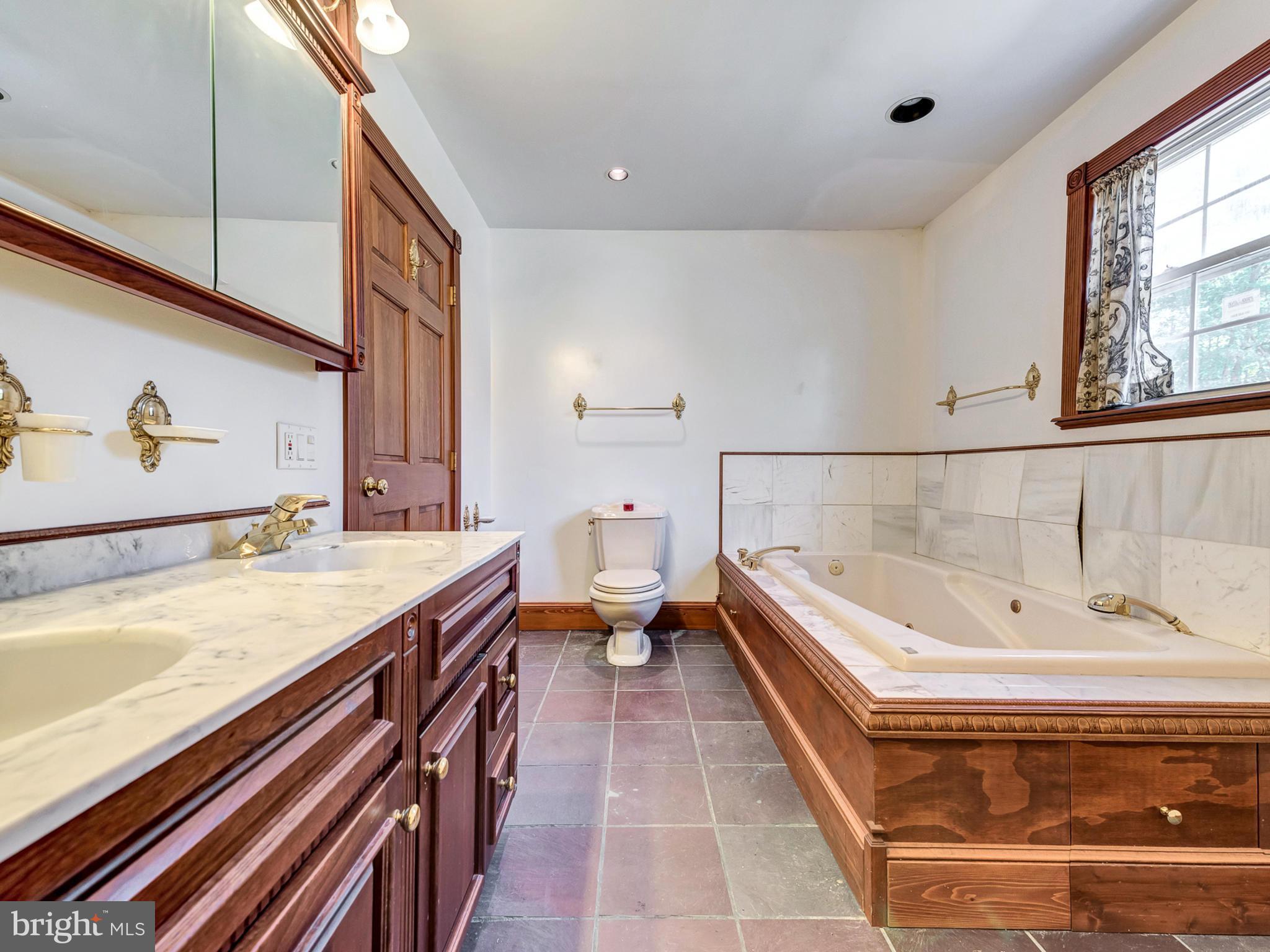 7128 Linganore Road Frederick, MD 21701 - Photo 13 of 30 Sweet Master Bath!