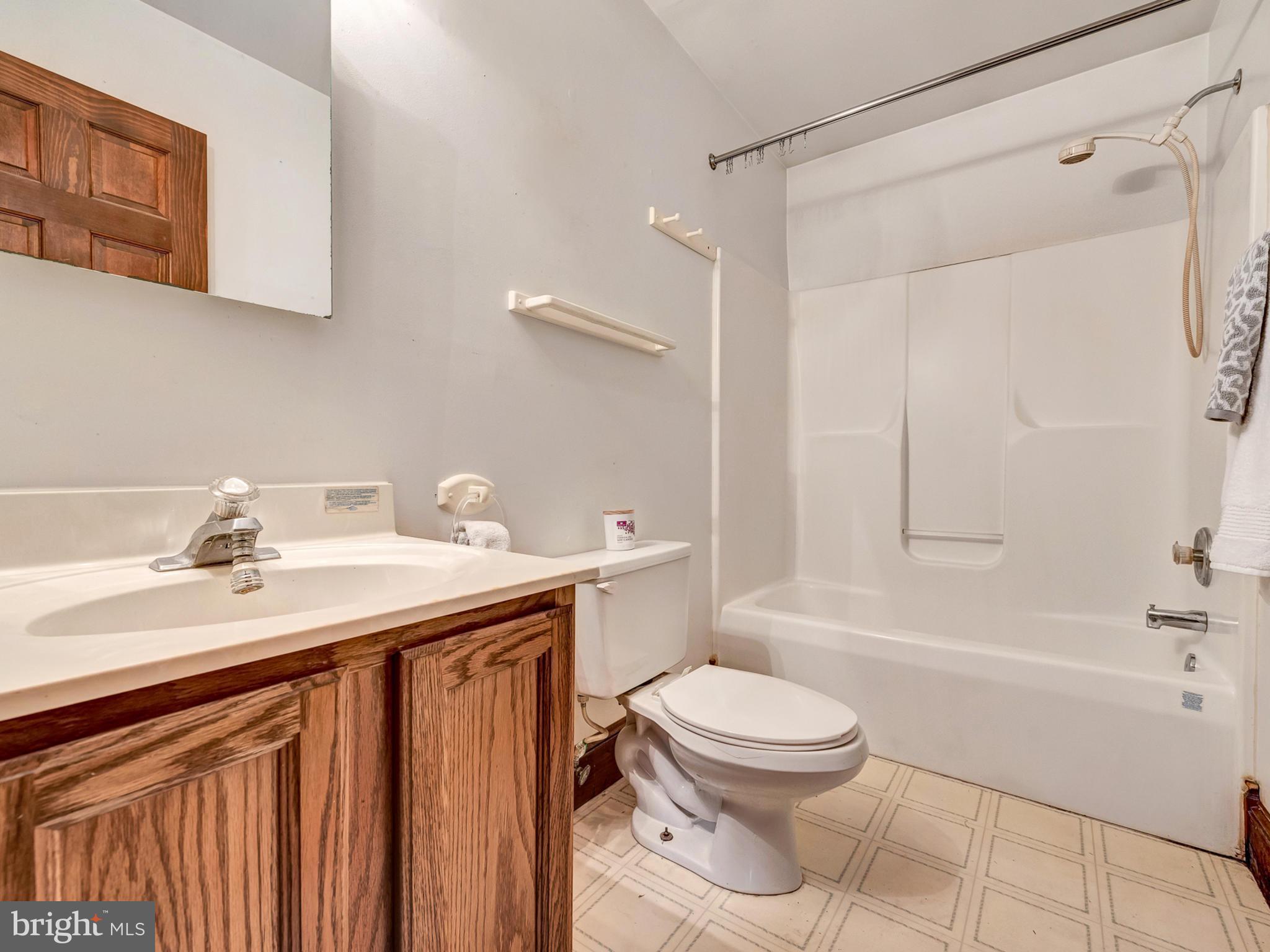 7128 Linganore Road Frederick, MD 21701 - Photo 20 of 30 Main level Bathroom