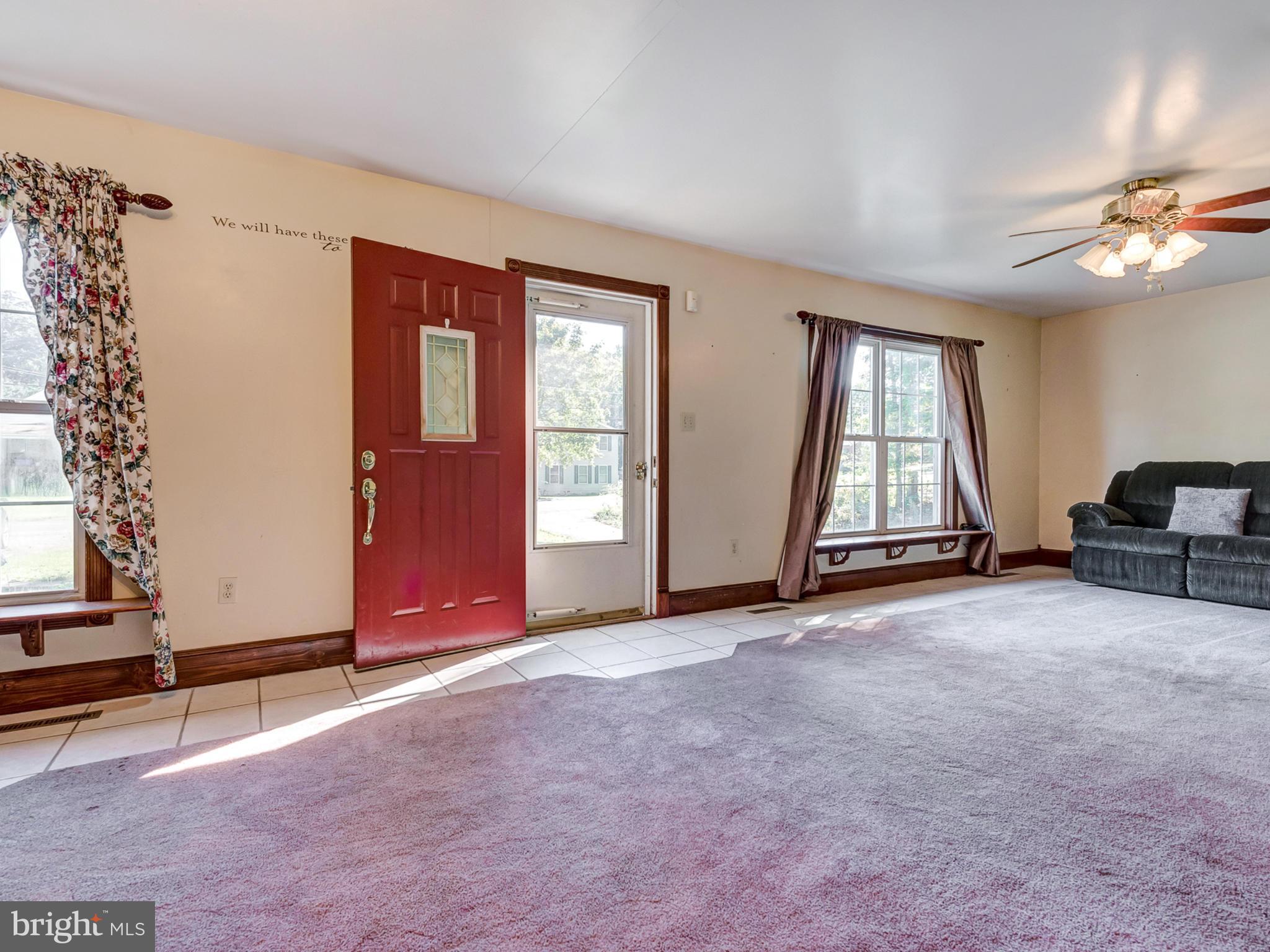 7128 Linganore Road Frederick, MD 21701 - Photo 5 of 30 Large front living room with lots of light!