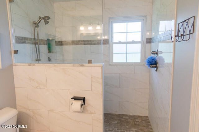 3620 Country Club Road Morehead City, NC 28557 - Photo 25 of 26 Main bathroom walk in shower
