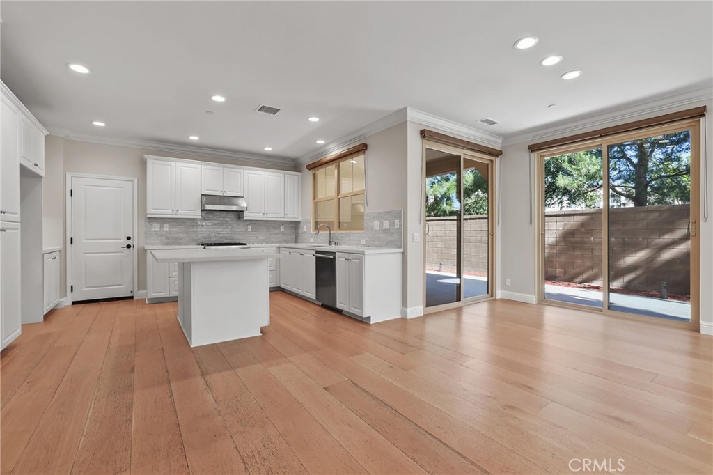 83 Henson Irvine, CA 92620 - Photo 5 of 31