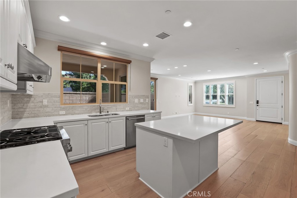 83 Henson Irvine, CA 92620 - Photo 8 of 31
