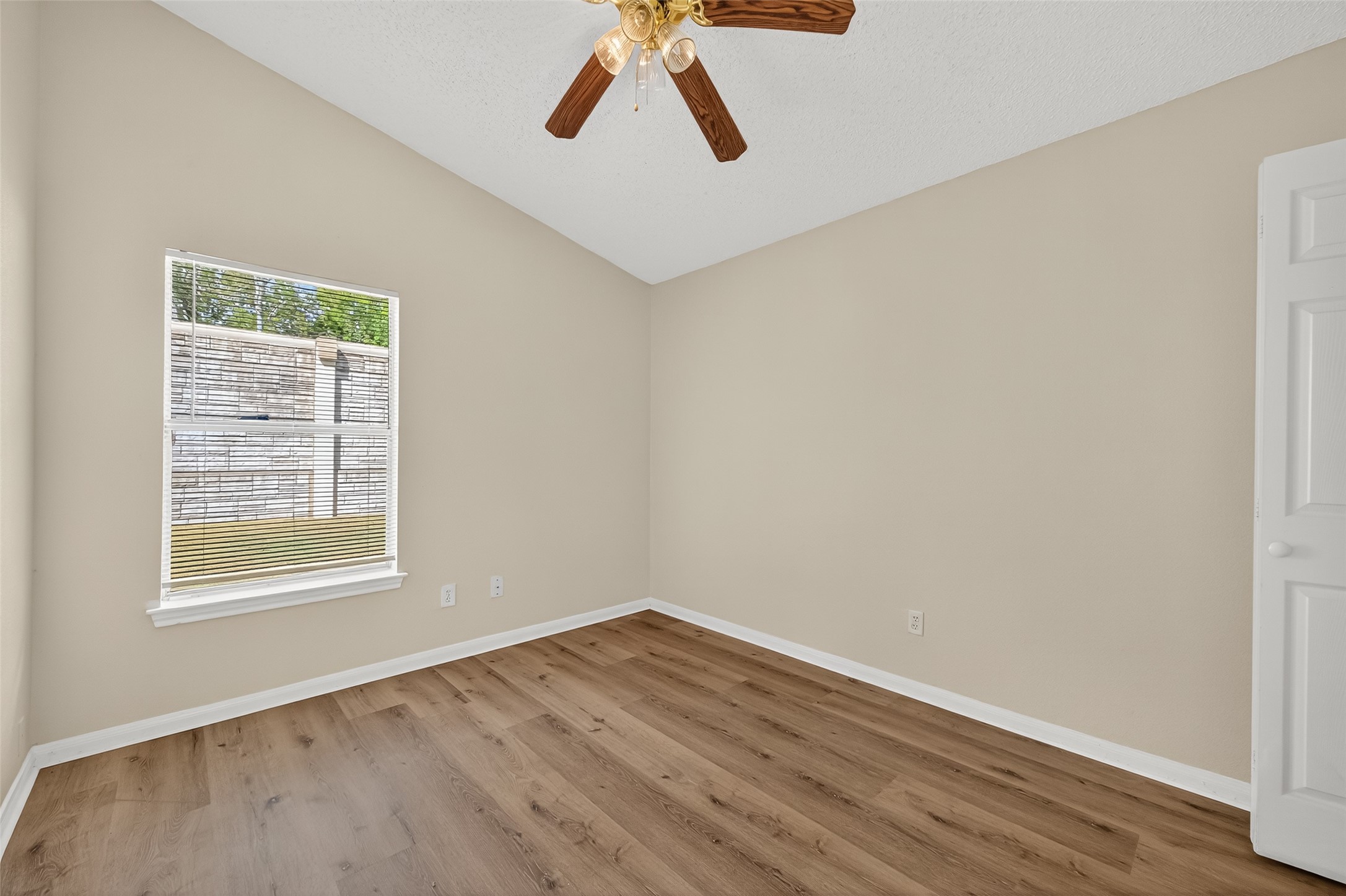 15747 Ridgegate Road Houston, TX 77053 - Photo 7 of 13