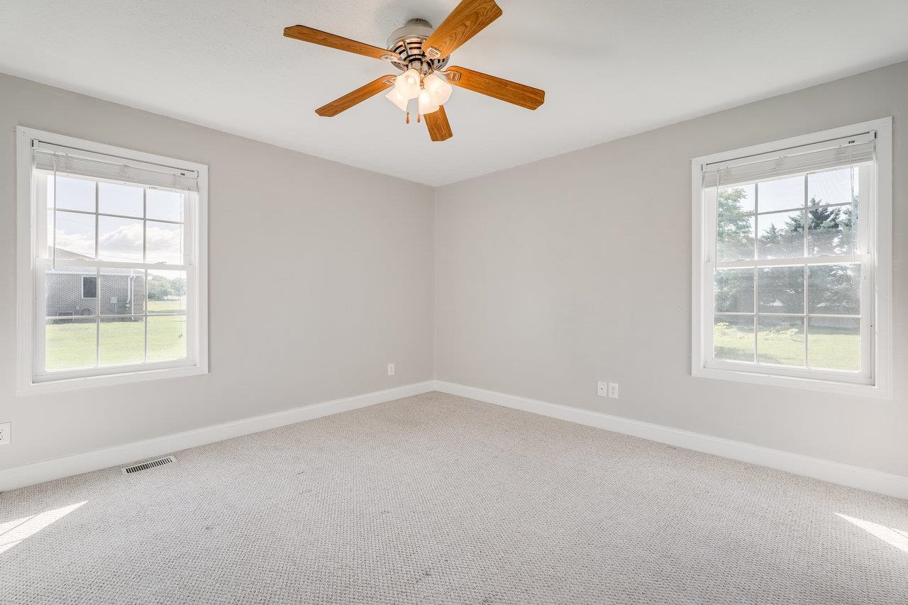 2145 Cloverleaf Lane Dayton, VA 22821 - Photo 13 of 39 Gallery Image 13
