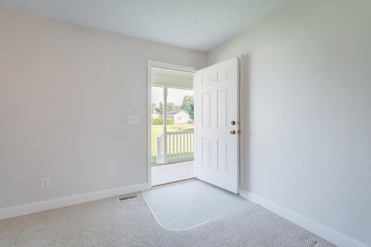 2145 Cloverleaf Lane Dayton, VA 22821 - Photo 2 of 39 Gallery Image 2