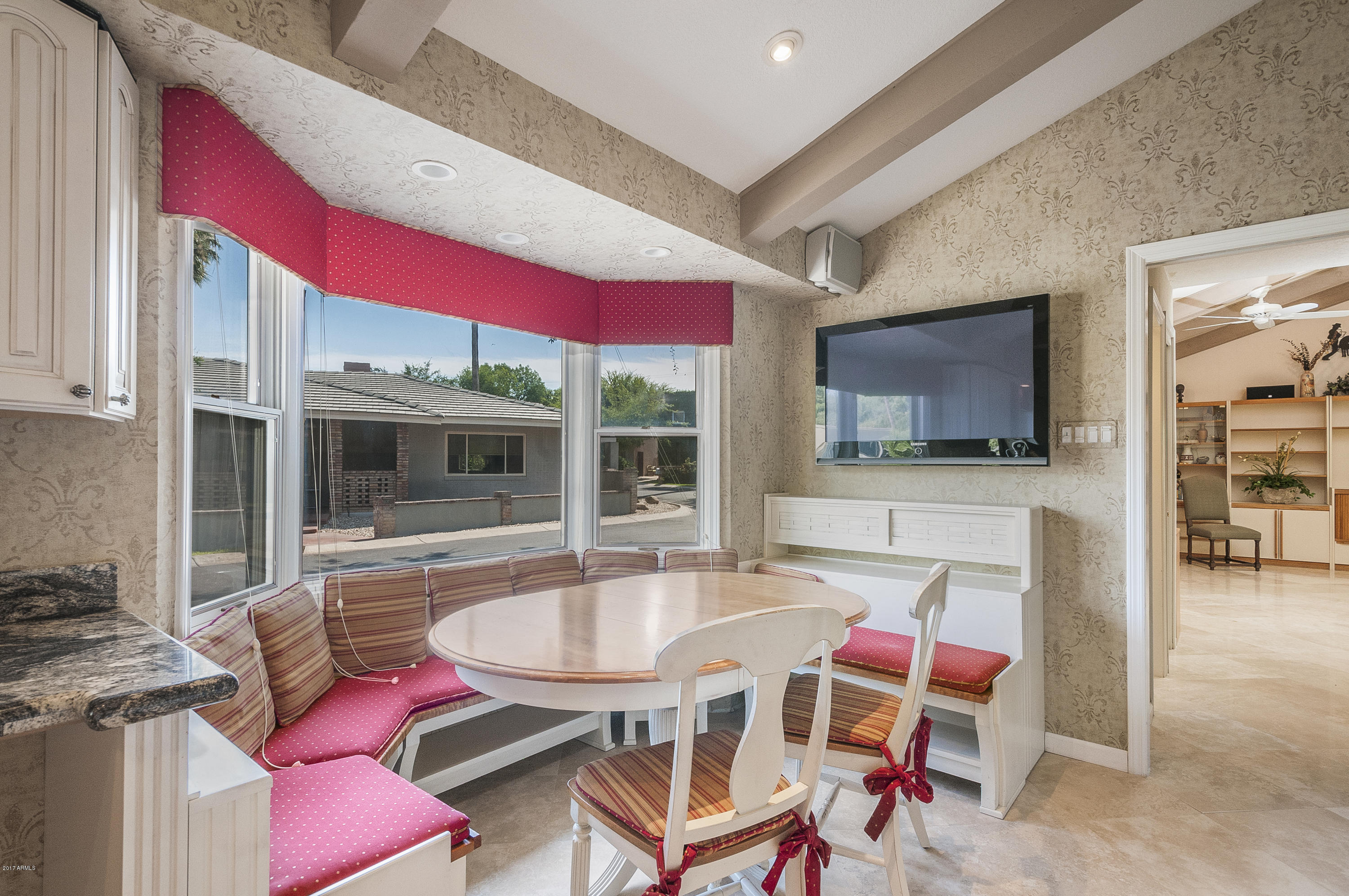 6801 North 1st Place Phoenix, AZ 85012 - Photo 11 of 32 Bankette Dining