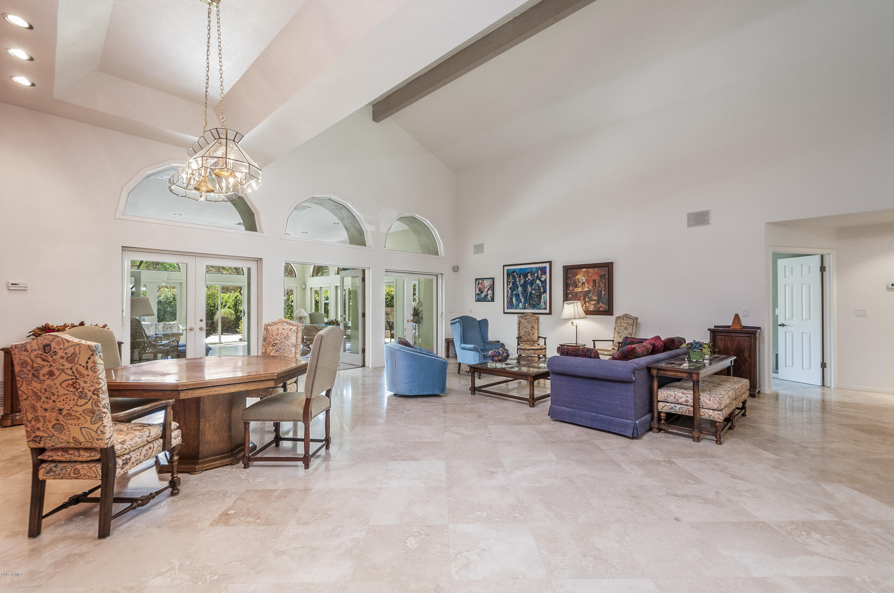 6801 North 1st Place Phoenix, AZ 85012 - Photo 5 of 32 Great Room