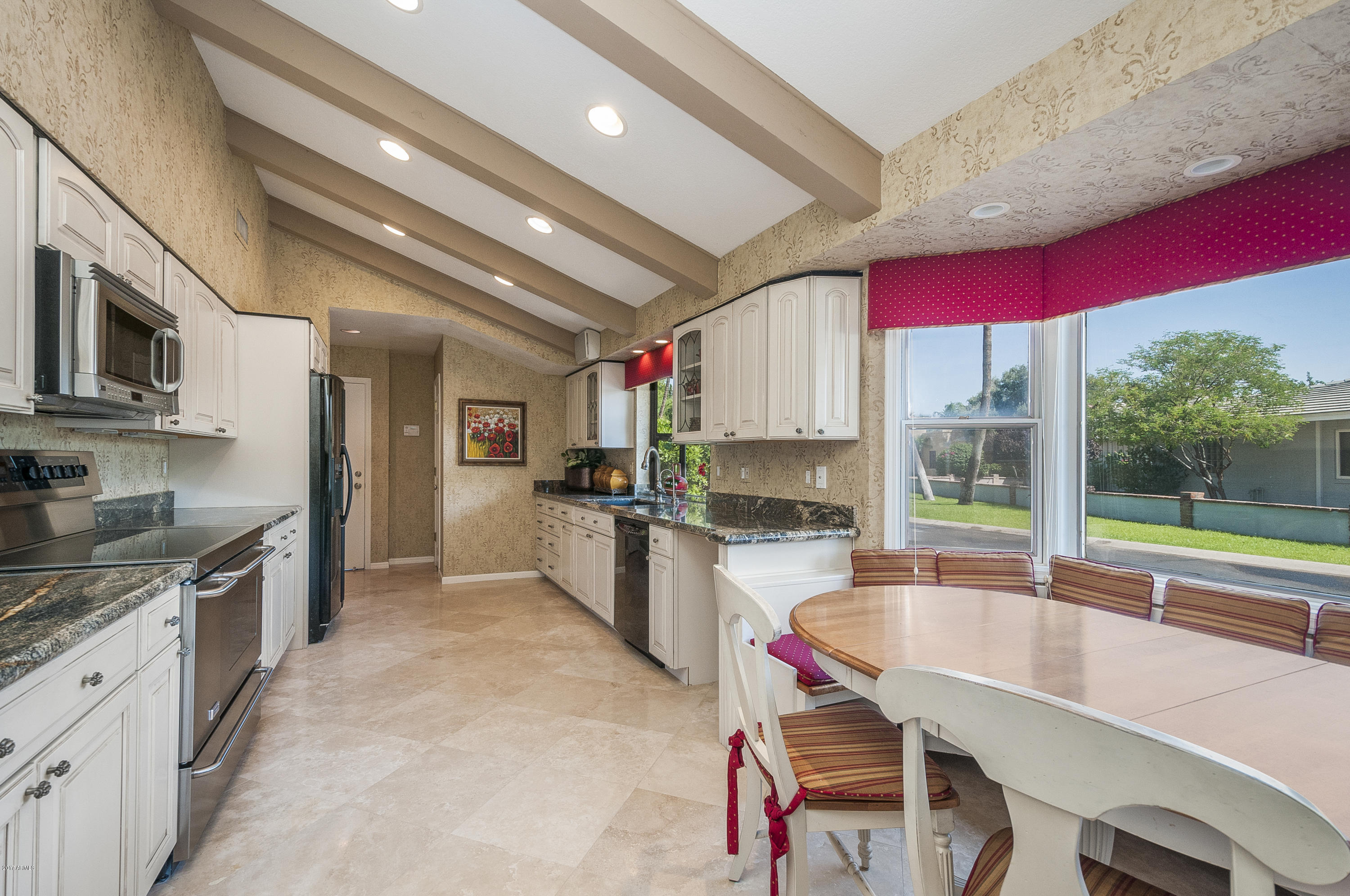 6801 North 1st Place Phoenix, AZ 85012 - Photo 9 of 32 Chefs Kitchen and Nook