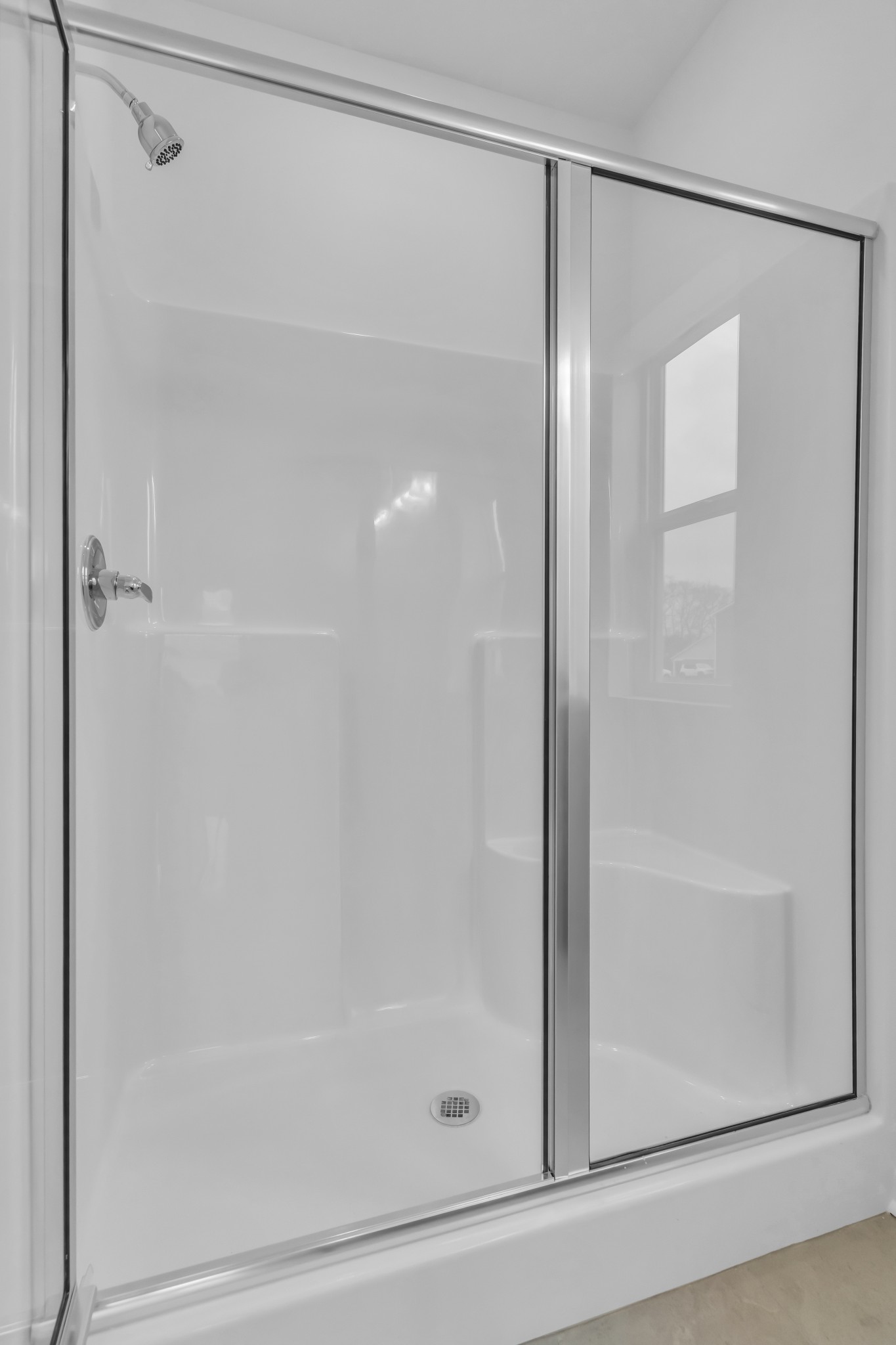 945 Brooklyn Xing Road Gallatin, TN 37066 - Photo 11 of 15 a bathroom with a glass shower door