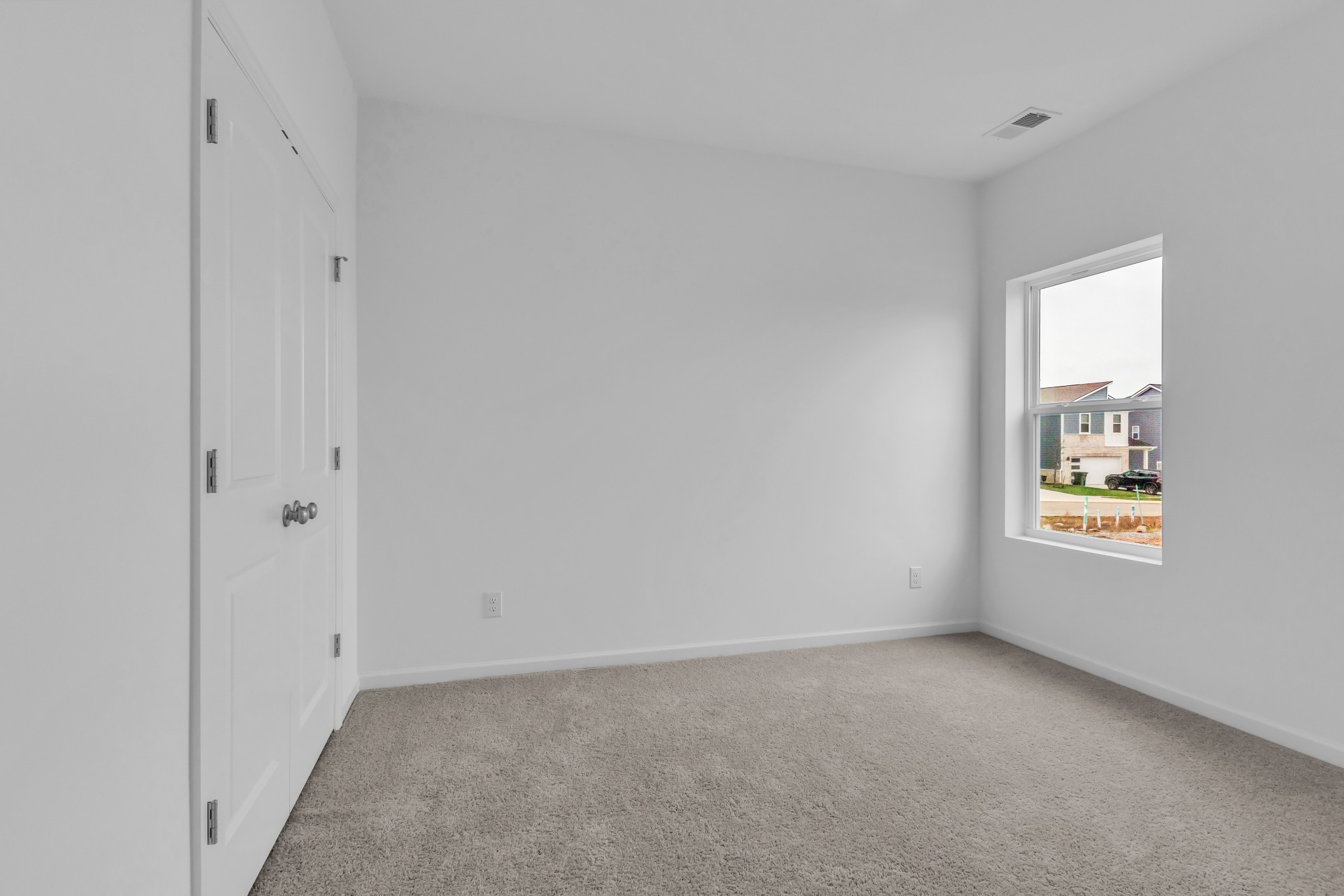 945 Brooklyn Xing Road Gallatin, TN 37066 - Photo 14 of 15 a view of an empty room with a window