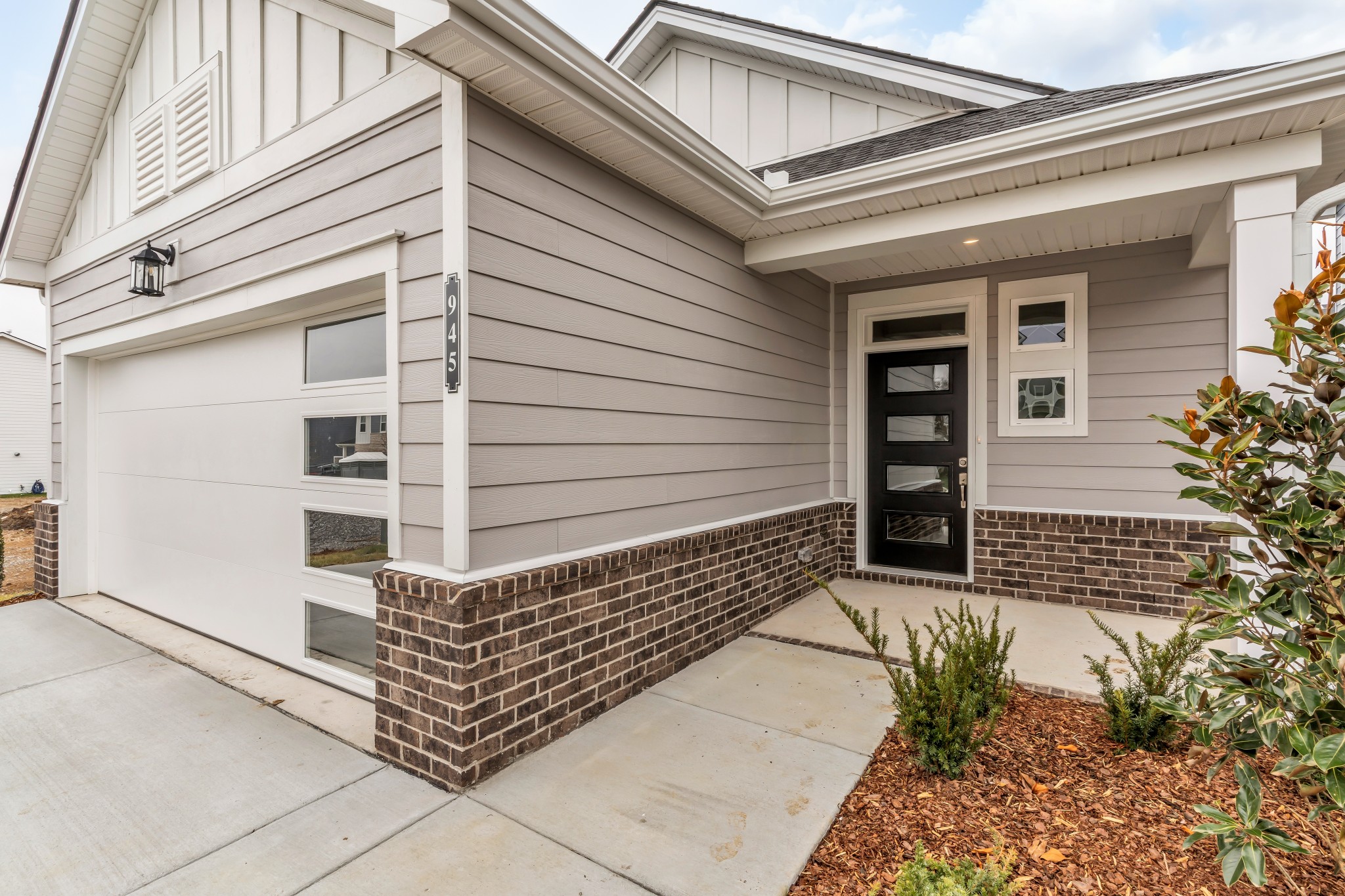 945 Brooklyn Xing Road Gallatin, TN 37066 - Photo 5 of 15 a front view of a house with a door