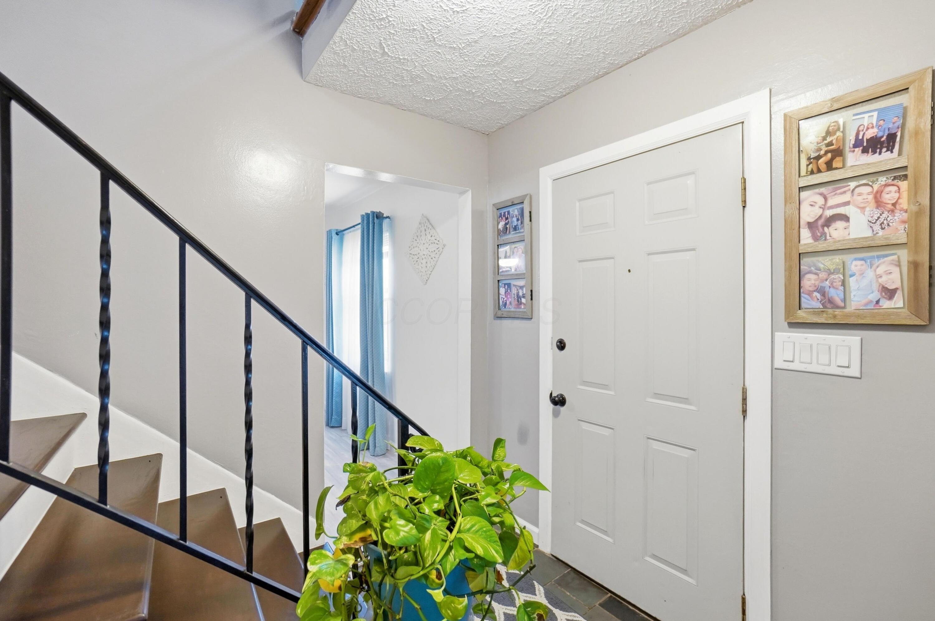 2757 Woodcroft Road Columbus, OH 43204 - Photo 4 of 41