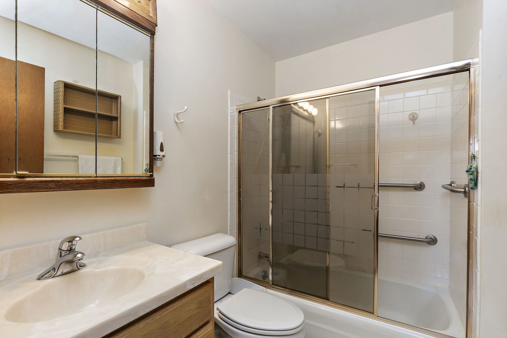 617 Sharon Drive Crystal Lake, IL 60014 - Photo 15 of 26 a bathroom with a sink a toilet and shower