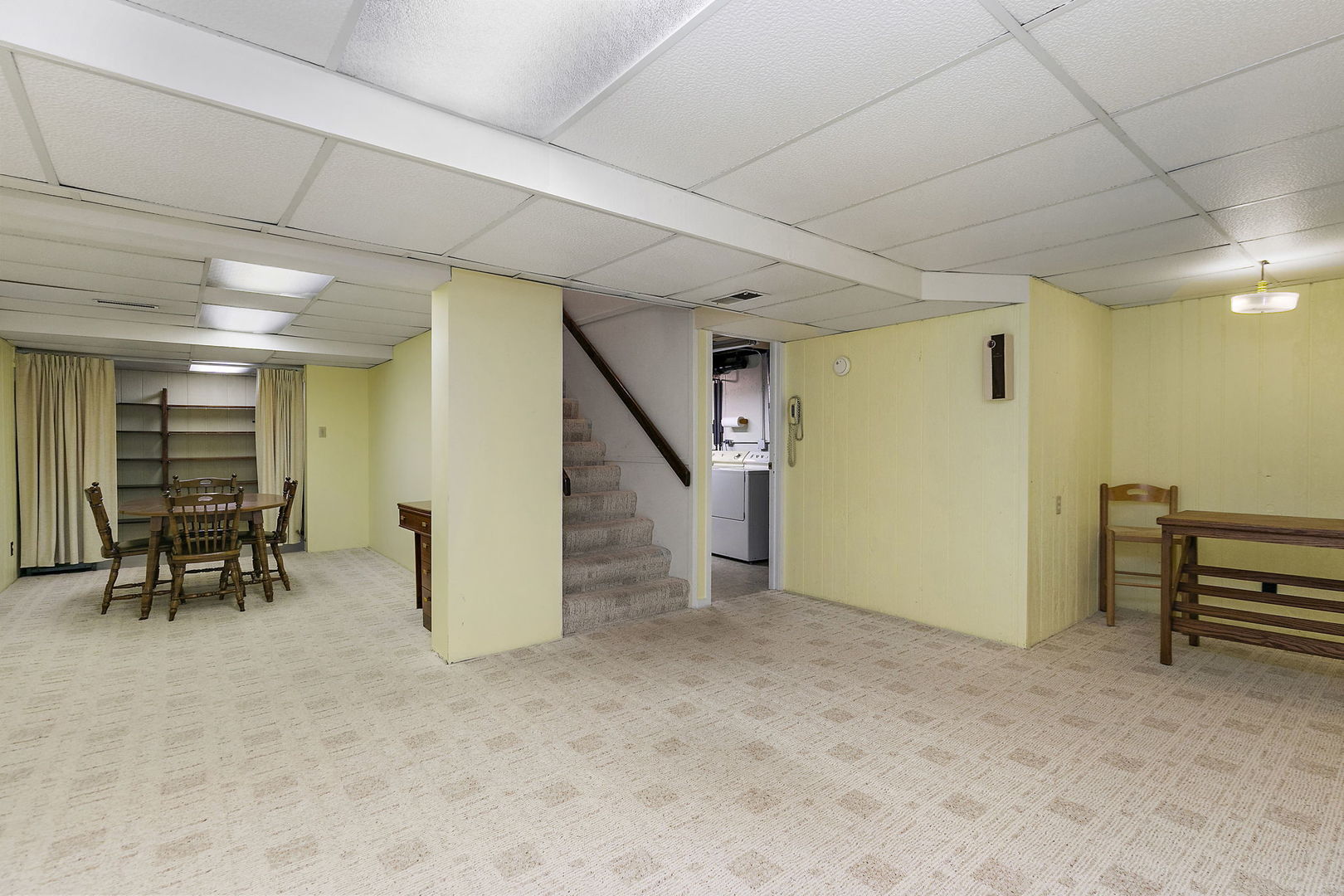 617 Sharon Drive Crystal Lake, IL 60014 - Photo 18 of 26 a view of an empty room and furniture
