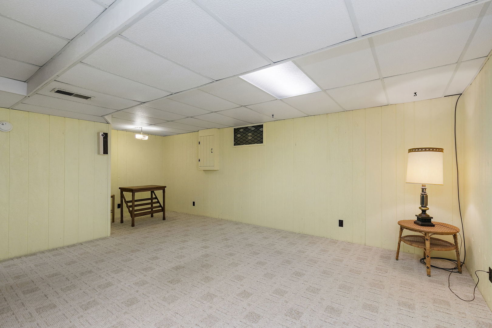 617 Sharon Drive Crystal Lake, IL 60014 - Photo 20 of 26 a view of a livingroom with furniture