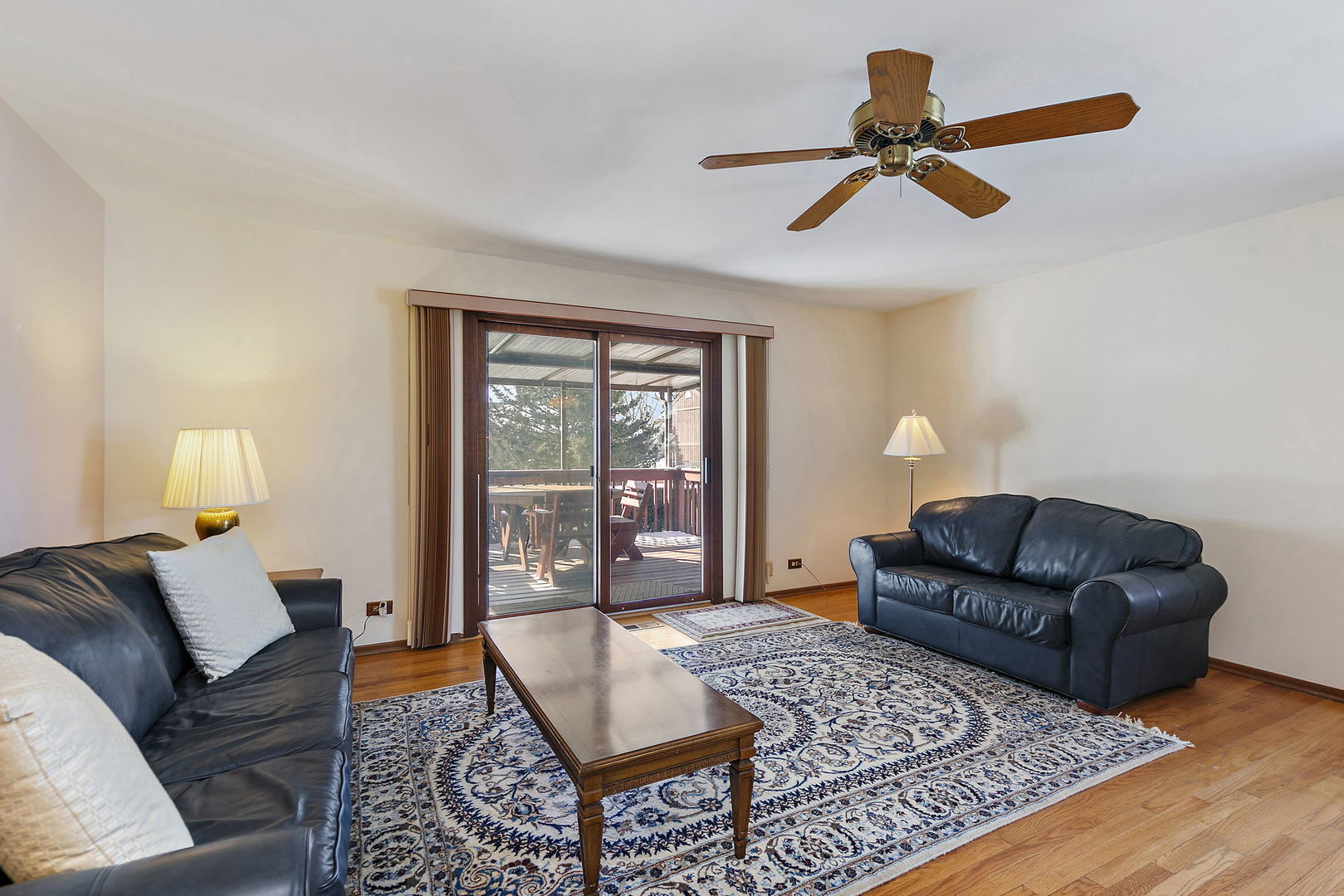 617 Sharon Drive Crystal Lake, IL 60014 - Photo 10 of 26 a living room with furniture and a window