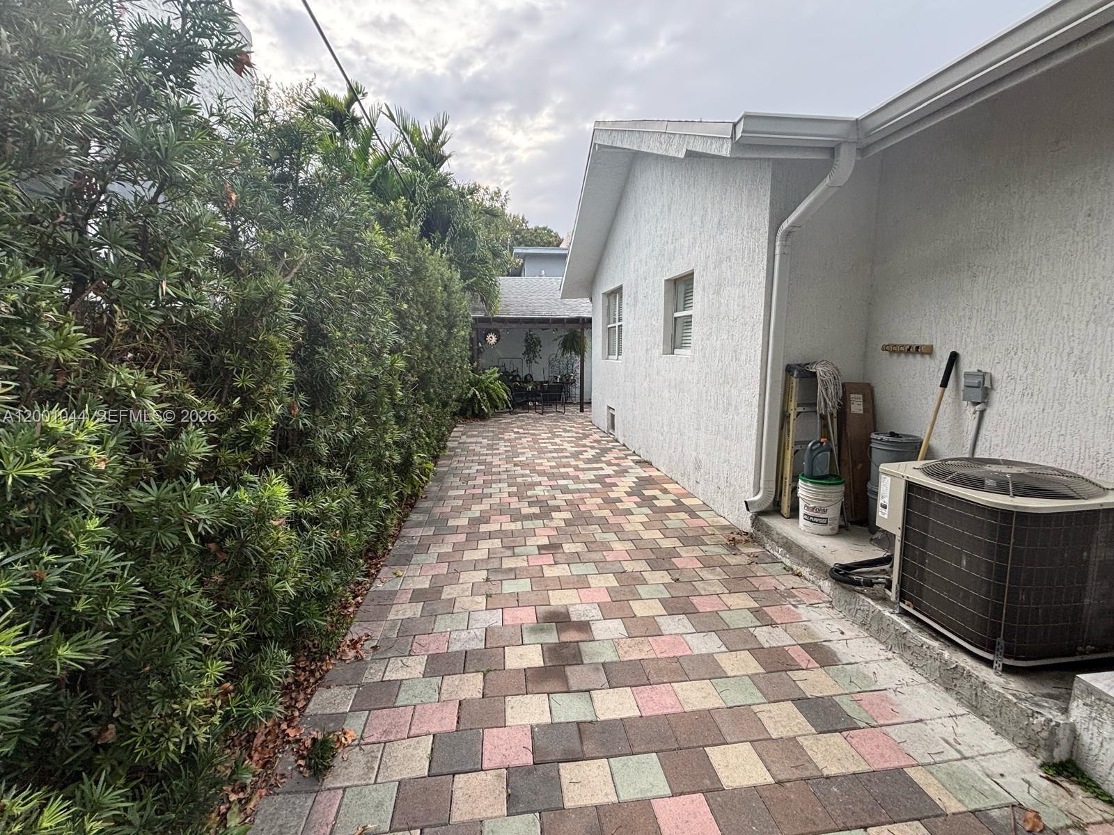 314 Southwest 10th Avenue, Unit 2 Miami, FL 33130 - Photo 2 of 9 a front view of a house