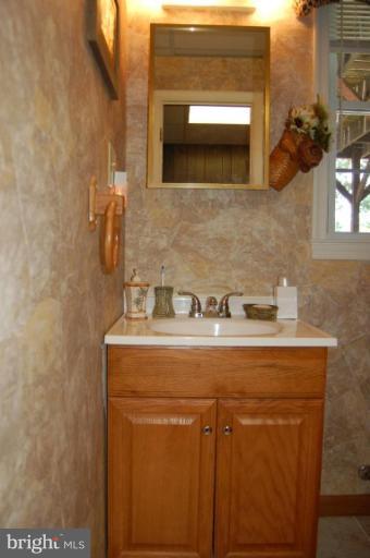 120 Gloucester Road Front Royal, VA 22630 - Photo 27 of 30 Bath #3