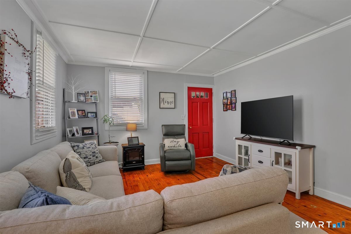 4 Crown Street Middletown, CT 06457 - Photo 5 of 29