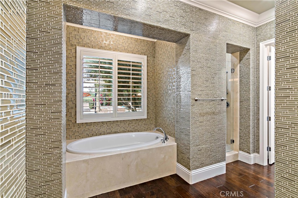 689 Crystal Mountain Circle Riverside, CA 92506 - Photo 29 of 74 Primary Bathroom