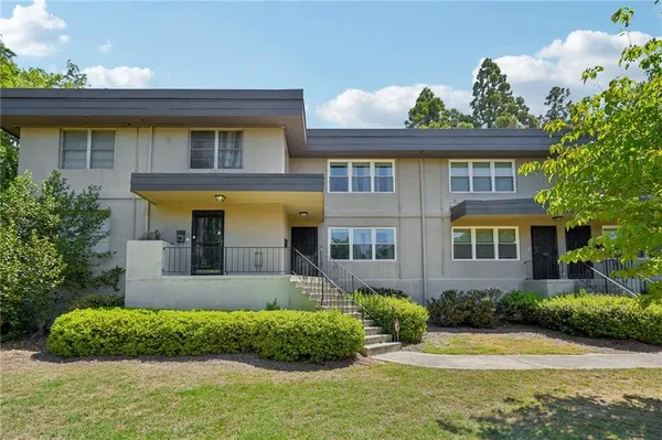 $250,000 | 284 Lakemoore Drive Northeast, Unit B, Atlanta, GA 30342