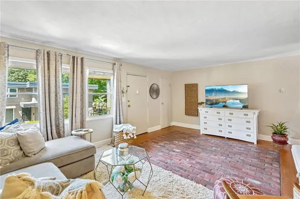 $250,000 | 284 Lakemoore Drive Northeast, Unit B, Atlanta, GA 30342