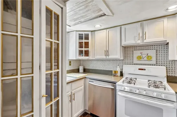 $250,000 | 284 Lakemoore Drive Northeast, Unit B, Atlanta, GA 30342