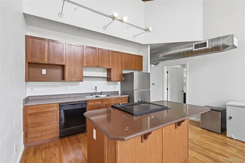 $558,888 | 220 Roslyn Street, Unit 706, Denver, CO 80230