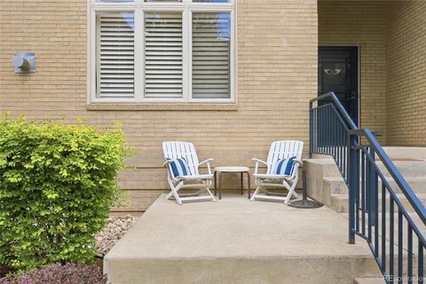 $558,888 | 220 Roslyn Street, Unit 706, Denver, CO 80230