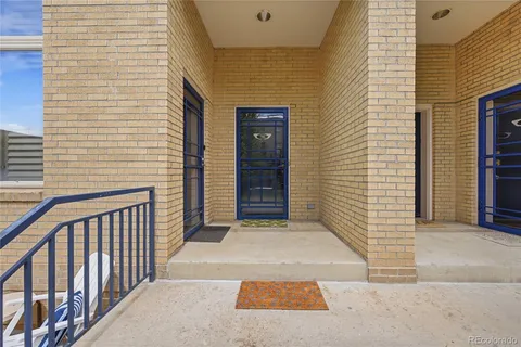 $558,888 | 220 Roslyn Street, Unit 706, Denver, CO 80230