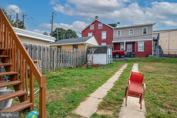 a view of front of house with a yard