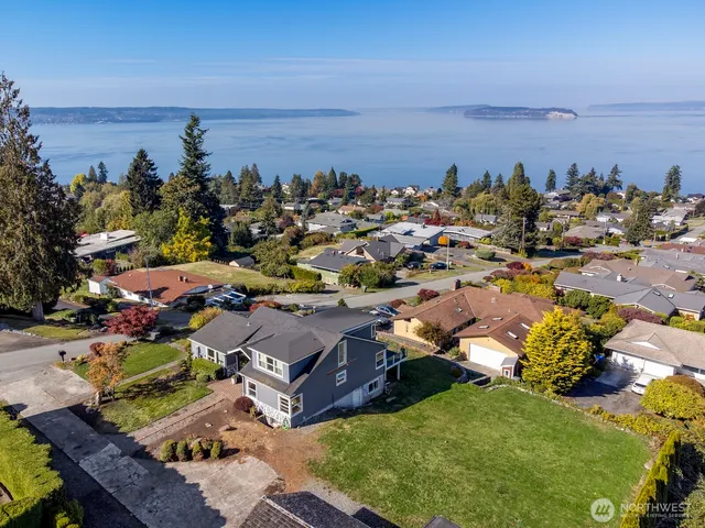 a picture of lake view and ocean view