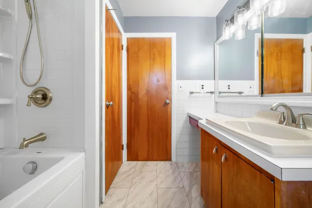 $465,000 | 126 Cohas Avenue, Manchester, NH 03109