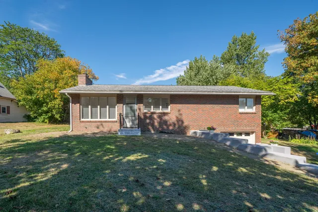 $465,000 | 126 Cohas Avenue, Manchester, NH 03109