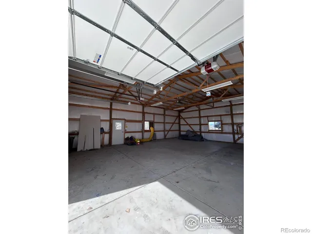 a view of a big room with closet