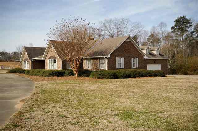 100 Memory Lane Easley, SC 29640 - Photo 3 of 25
