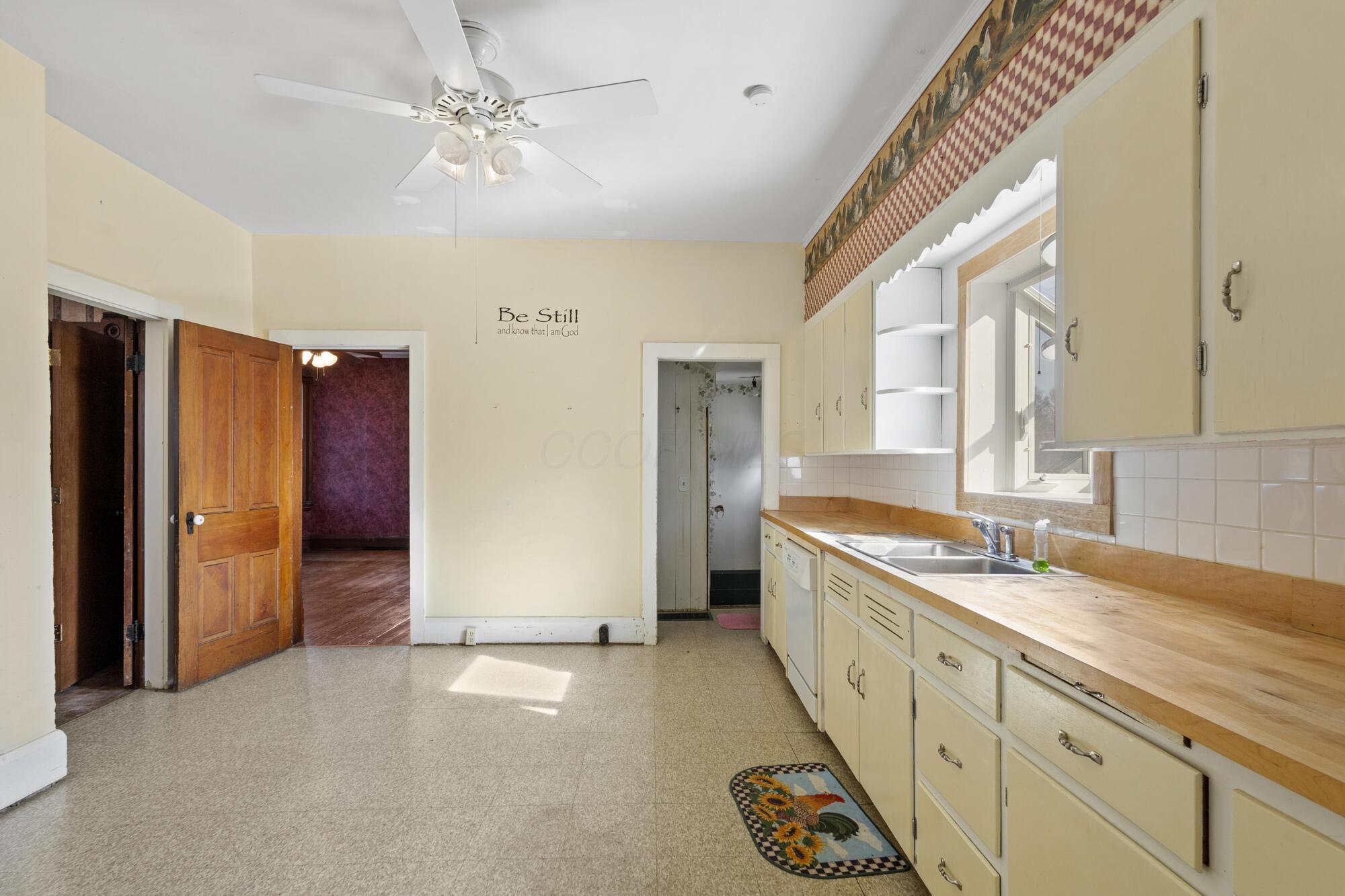 6560 Kilbourne Road Sunbury, OH 43074 - Photo 40 of 64 Eat-in Kitchen