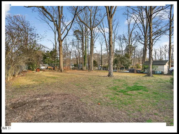 a view of a backyard with tree