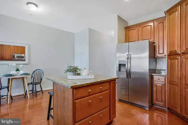 $670,000 | 8861 Shining Oceans Way, Unit 27, Columbia, MD 21045