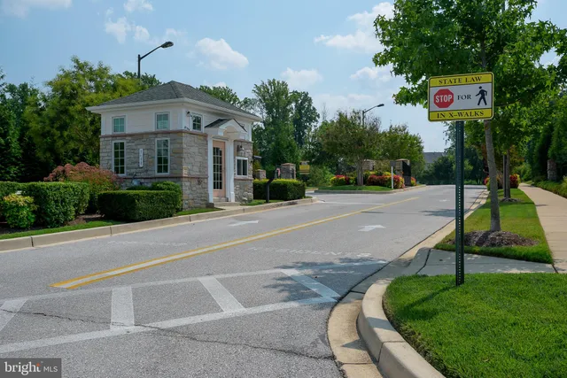 $670,000 | 8861 Shining Oceans Way, Unit 27, Columbia, MD 21045